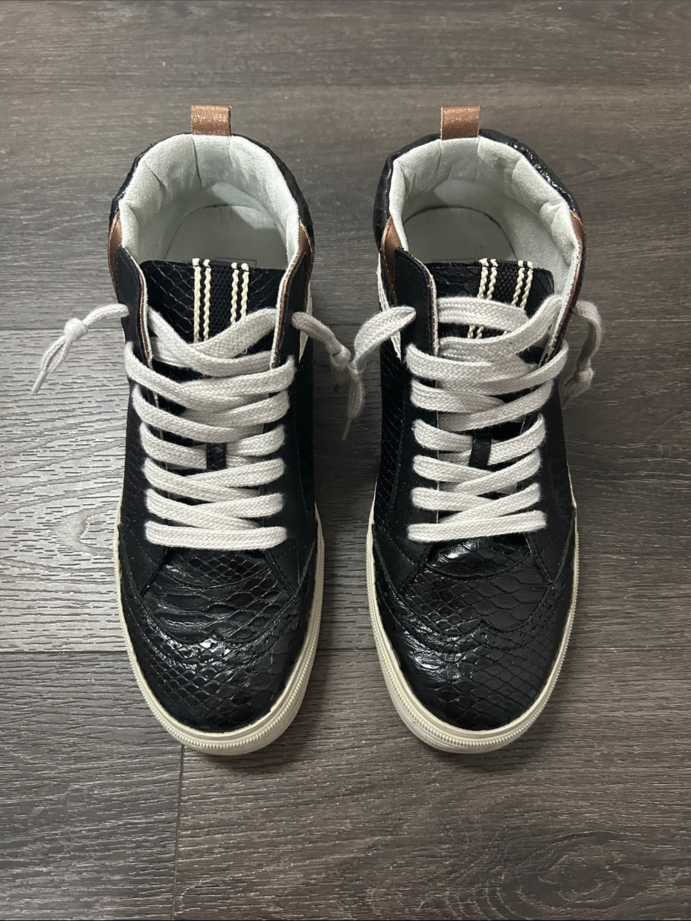 ShuShop Riley Mid Top Sneakers Black with Brown Stars